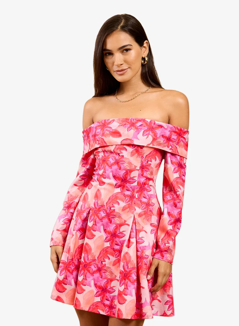 ليتل مسترس فستان قصير بياقة مكشوفة وطبعة زهور